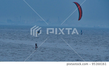 Kitesurfing, windsurfing and wingsurfing coastal scenery 95168161