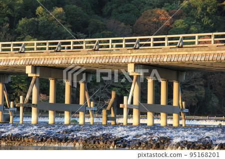 Togetsukyo, a wooden bridge over the Katsura River in Arashiyama, Kyoto Togetsukyo, a wooden bridge over the Katsura River in Arashiyama, Kyoto 95168201