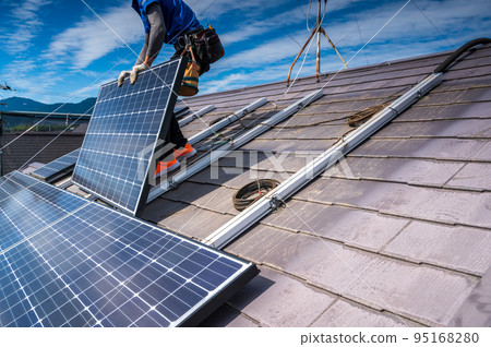 屋頂油漆工作 太陽能電池板維護 95168280