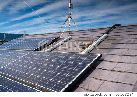 屋頂油漆工作 太陽能電池板維護 屋頂油漆工作 太陽能電池板維護 95168284
