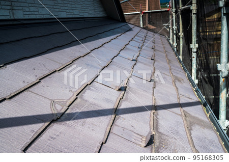Roof painting work Roof deterioration crack cracking 95168305