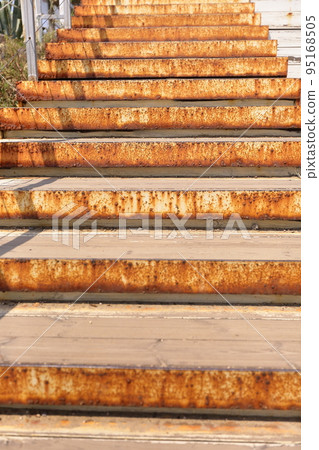 生鏽的樓梯 95168505