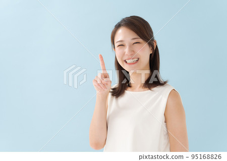 30多歲女人的肖像 95168826