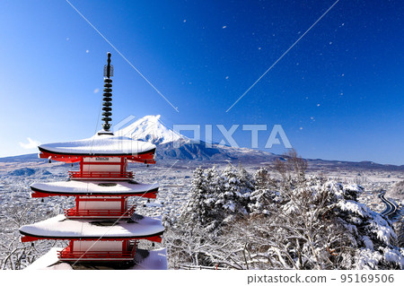 Fujiyoshida City, Yamanashi Prefecture Fujiyoshida City, Yamanashi Prefecture 95169506