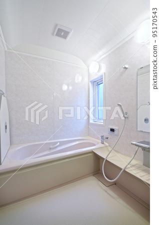 Clean bathroom　 95170543