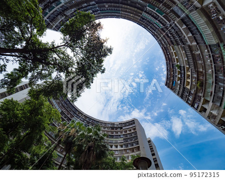 位於台灣高雄市左營區的國貿小區外觀 位於台灣高雄市左營區的國貿小區外觀 95172315