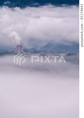 《Saitama Prefecture》 Chichibu Cityscape wrapped in a sea of clouds 95174641