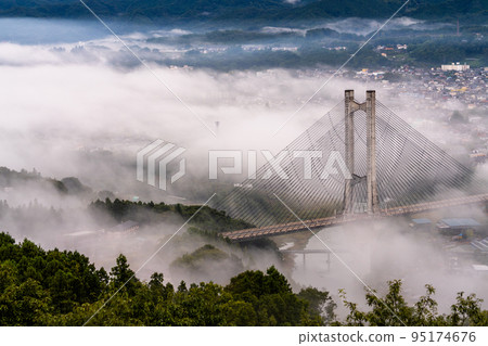 《Saitama Prefecture》 Chichibu Cityscape wrapped in a sea of clouds 95174676