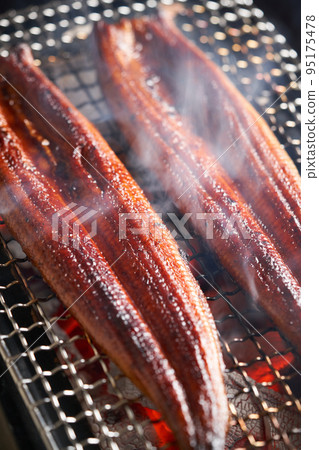 炭烤鰻魚燒 95175478