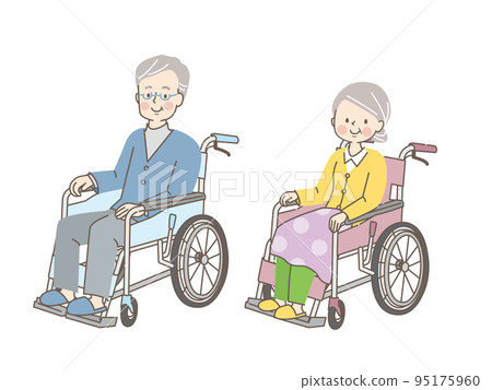 坐在輪椅上微笑的男女前輩 95175960