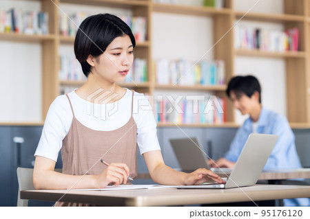 大學生Z世代校園生活學習教育個人電腦 95176120