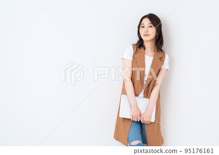 女性生活方式個人電腦白色背景 95176161