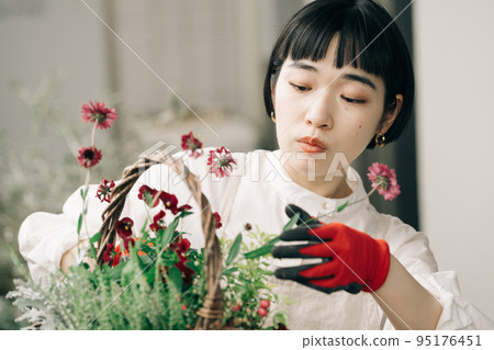 做集體種植和園藝的婦女 95176451
