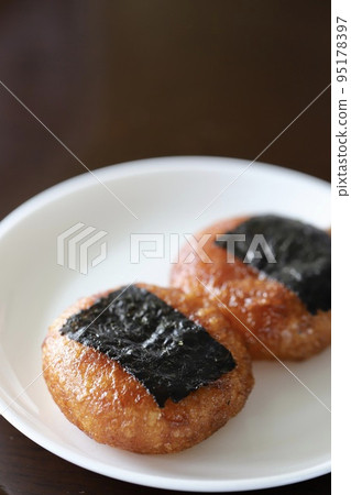 Potato rice cakes on a skewer with seaweed on them 95178397