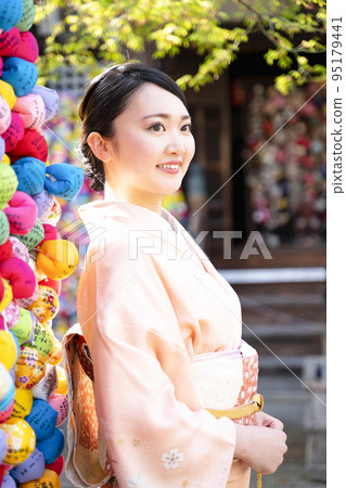 穿著和服在京都觀光的女人 95179441
