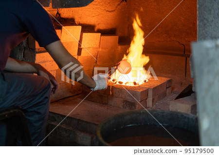 工匠手工藝品 傳統銅器製作 95179500