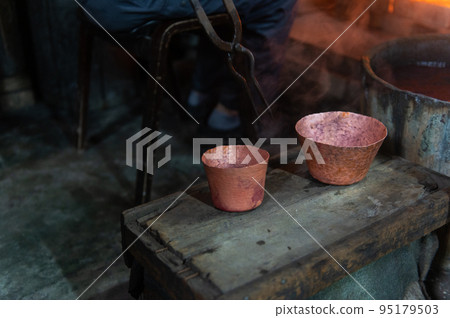 工匠手工藝品 傳統銅器製作 95179503