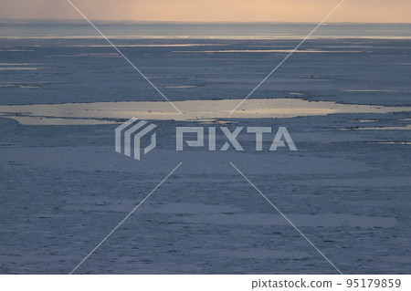 Shari, Hokkaido Drift ice in the Sea of Okhotsk (Utoro) 95179859