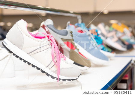 shoes the store 95180411