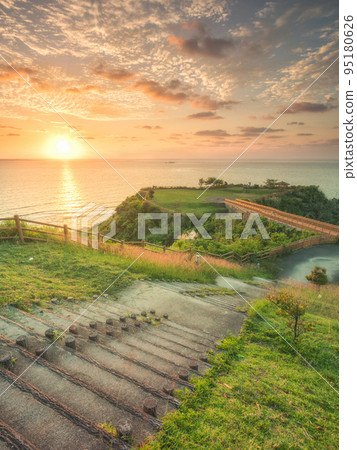 沖繩南城市知念岬公園日出日出 沖繩南城市知念岬公園日出日出 95180626