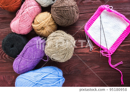 knitting ball of yarn and knitting needles 95180958