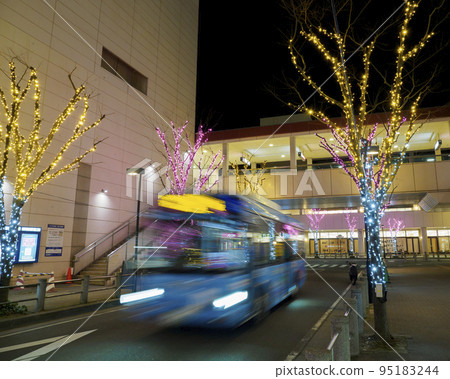 東京地鐵東西線明電站前的燈飾 東京地鐵東西線明電站前的燈飾 95183244