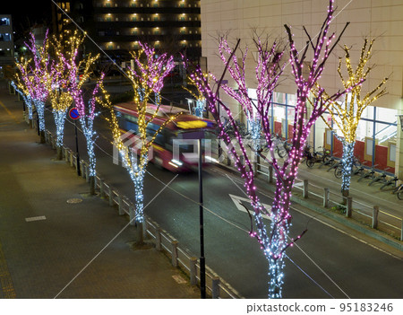 東京地鐵東西線明電站前的燈飾 東京地鐵東西線明電站前的燈飾 95183246