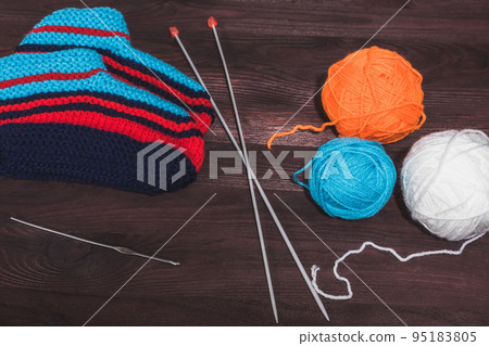 knitting needles with a ball knitting needles with a ball 95183805