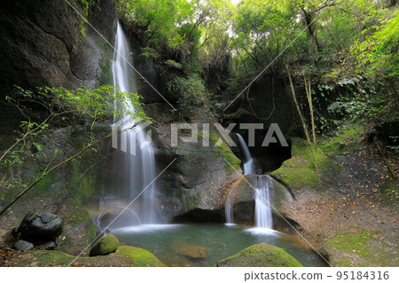 Ryusho Falls (Yufu City) Ryusho Falls (Yufu City) 95184316