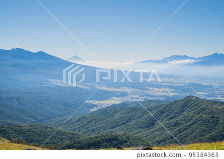 View of Mt.Fuji from Mt. Kurumayama [highest peak of Mt. Kirigamine] 95184363