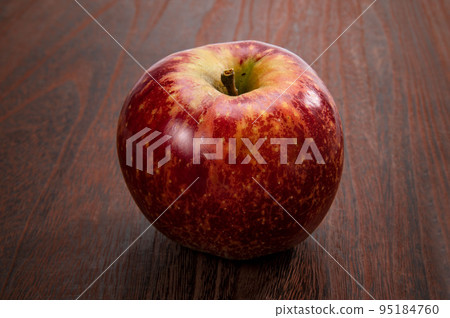 長野的紅蘋果,水 長野的紅蘋果,水 95184760