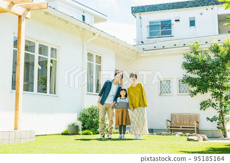 一家人在獨立屋開始新生活 95185164