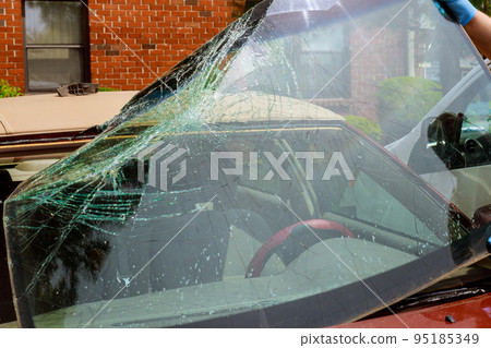 An automobile service special worker replaced windscreen near home in accident victim An automobile service special worker replaced windscreen near home in accident victim 95185349