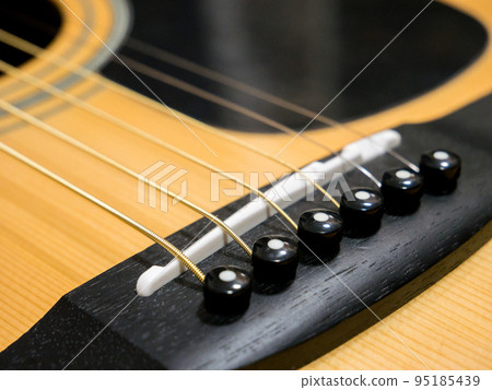 [Guitar] After replacement with new strings 95185439