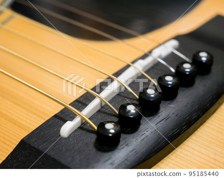 [Guitar] After replacement with new strings 95185440