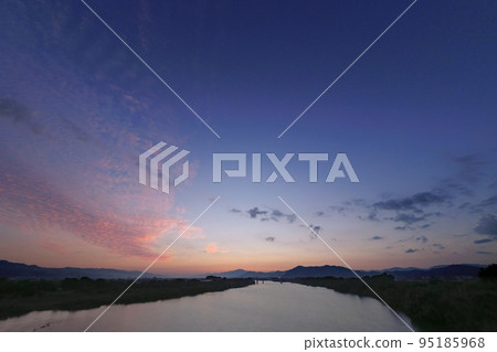 Autumn morning view with a colorful sunrise reflected on the river surface・Super wide angle・Sky mainly・221001am Autumn morning view with a colorful sunrise reflected on the river surface・Super wide angle・Sky mainly・221001am 95185968