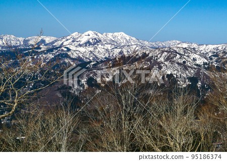 Climbing Mt. Toritate in Fukui Prefecture during spring remaining snow season: Mt. Dainichi Climbing Mt. Toritate in Fukui Prefecture during spring remaining snow season: Mt. Dainichi 95186374