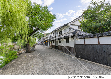 Kurashiki City, Okayama Prefecture Townscape of Kurashiki Bikan Historical Quarter in sunny weather 95186796