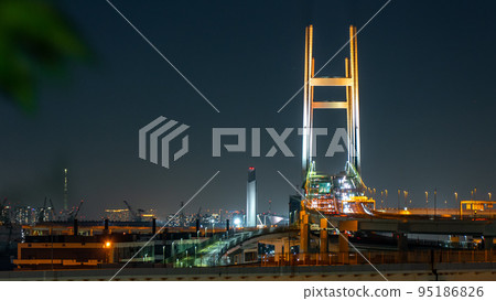 Yokohama Bay Bridge at night from the front 95186826