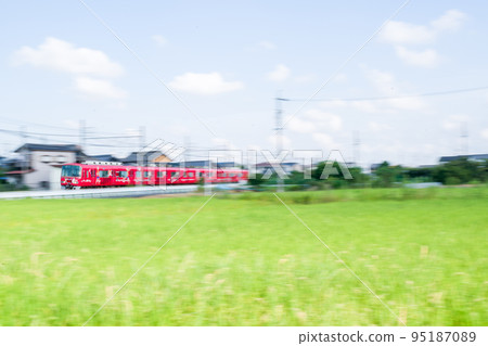 [Meitetsu Inuyama Line] Local train running through rural scenery 95187089