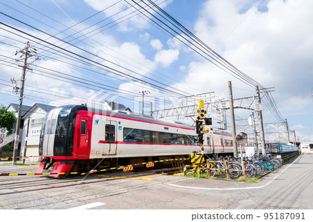 [Meitetsu Nagoya Main Line] Limited Express Train Passing Futatsuiri Station 95187091