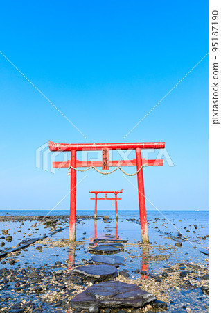 佐賀縣多良町落潮初期的大王神社水下鳥居 95187190