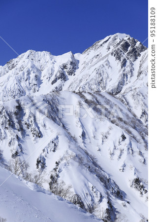 雪中的五龍山 雪山登山 95188109
