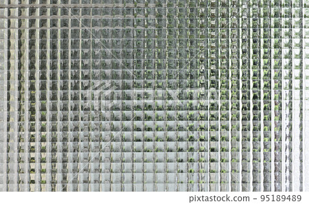 smoked glass. A material that prevents the inside from being seen. 95189489