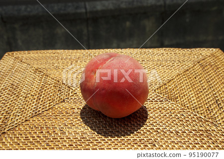 pink round peach 95190077