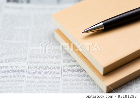 Business image (English newspaper, ballpoint pen and book) Business image (English newspaper, ballpoint pen and book) 95191288