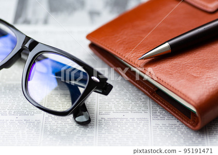 Business image (English newspaper, ballpoint pen and notebook) Business image (English newspaper, ballpoint pen and notebook) 95191471