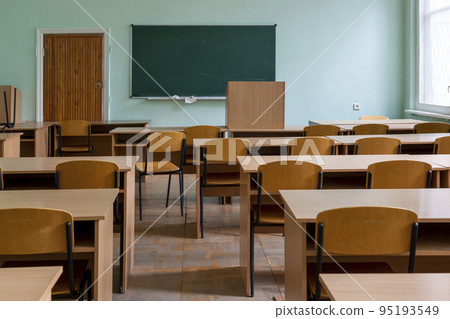Detail Interior classroom with blackboard on the wall Detail Interior classroom with blackboard on the wall 95193549