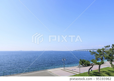 大阪府泉佐野市藍天下的關西國際機場 大阪府泉佐野市藍天下的關西國際機場 95193962