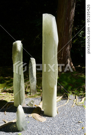 Stone pillars on the approach to Honen-in Shishigaya, Sakyo-ku, Kyoto Stone pillars on the approach to Honen-in Shishigaya, Sakyo-ku, Kyoto 95195426